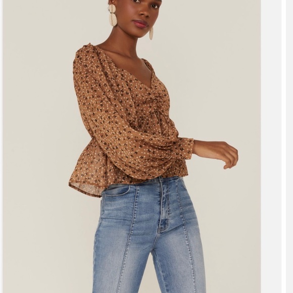 Saints and Hearts Grey Ditsy Floral Top Medium NWOT - Picture 4 of 4